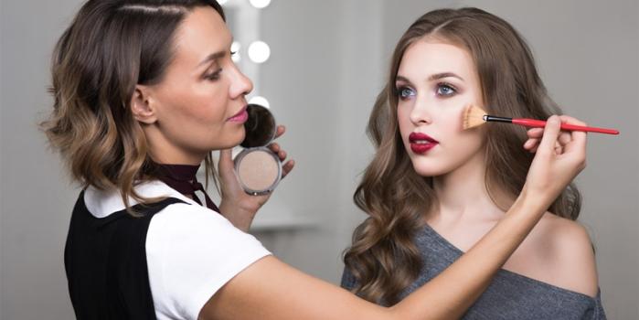 أساسيات الميك أب الشخصي